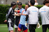 「日本代表が始動！　緊急招集の吉田麻也、中村俊輔コーチの姿も…鎖骨骨折の鈴木唯人は対人のみ回避で全体練習に参加」の画像1