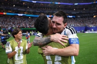 「これがW杯だ」…アルゼンチン劇的逆転勝利に涙のメッシ「このチームが成し遂げたことはクレイジー」