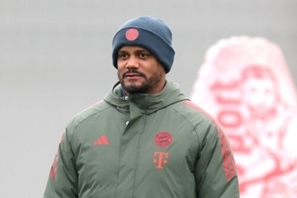 バイエルン、大量得点でCL8強進出！　コンパニ監督が16歳DFらのデビューを祝福「楽しんでくれたことを願っている」