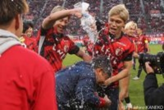 即突入で鬼木監督に“手荒い祝福”！　小川諒也「ああいうことを言い出すのは大体優磨。優磨が悪いということで（笑）」