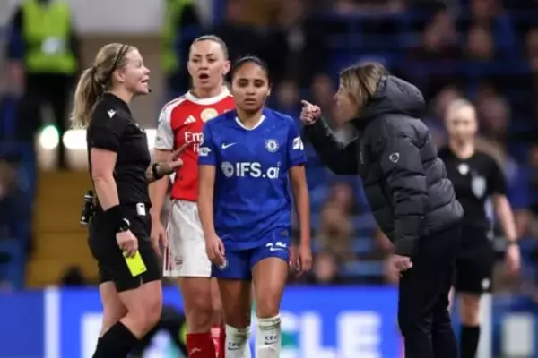 髪引っ張る行為にお咎めなし…抗議で逆に警告のチェルシー女子監督が激怒「意味がわからない」