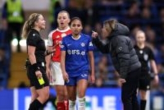 髪引っ張る行為にお咎めなし…抗議で逆に警告のチェルシー女子監督が激怒「意味がわからない」