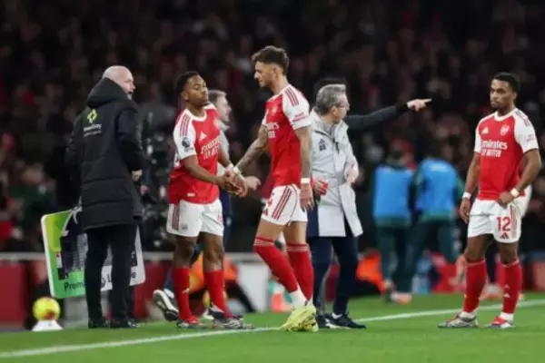 アーセナルにまたも負傷者…ベン・ホワイトがハムストリングを痛めて4〜6週間の離脱へ