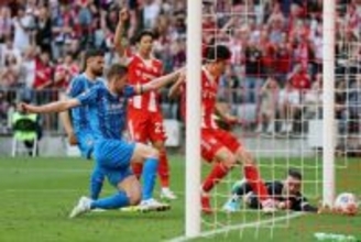 オリーズ演出のラストプレー同点弾のバイエルンが今季初連敗を回避…伊藤洋輝はフル出場
