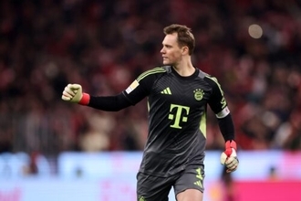 バイエルンCEO、契約満了に迫る守護神ノイアーの去就に言及「話し合う必要がある」