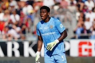 鈴木彩艶が殊勲のPKストップで勝利に貢献！…現地メディアも高評価「決定的な活躍」