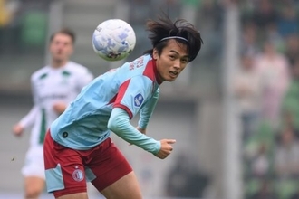 上田綺世の覚醒は“必然”？　現地報道「ファン・ペルシはウエダにたくさんのアドバイスを与えた」