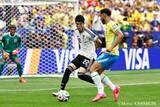 「涙の冨安健洋が語った感謝と決意「もう自分1人のサッカー人生じゃない」　“復活”印象付けるW杯に「今後はもっともっと自分に要求」」の画像1