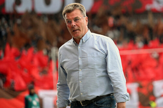 塩貝健人在籍の17位ヴォルフスブルク、10年ぶり帰還のヘッキング氏を新監督に招へい