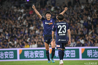 鮎川峻が広島復帰後初先発で圧巻プレー！　鈴木章斗から譲られたPK「外してたらもう土下座しか…」しっかり決めてハットトリック達成