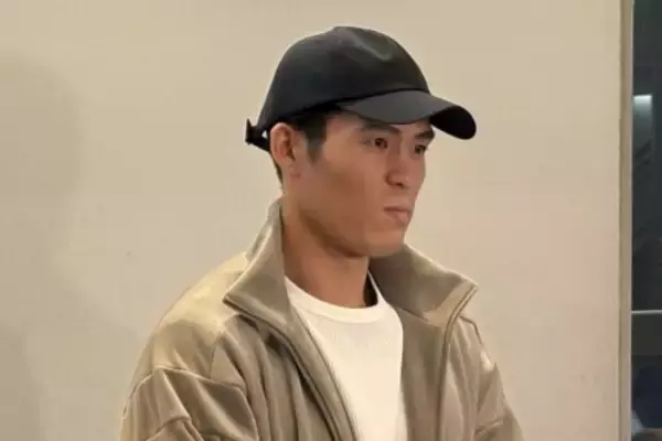 冨安健洋が帰国、「少しずつ」1月復帰目標に　W杯見据えつつ「まずは自分にフォーカス」