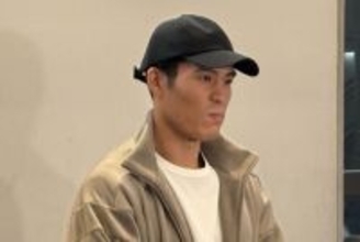 冨安健洋が帰国、「少しずつ」1月復帰目標に　W杯見据えつつ「まずは自分にフォーカス」