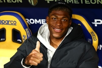 パルマがGK鈴木彩艶の練習復帰を報告！　グローブ着用でトレーニング、“2月下旬復帰説”も