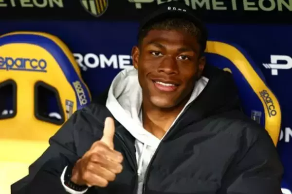 パルマがGK鈴木彩艶の練習復帰を報告！　グローブ着用でトレーニング、“2月下旬復帰説”も