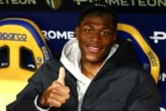 パルマがGK鈴木彩艶の練習復帰を報告！　グローブ着用でトレーニング、“2月下旬復帰説”も