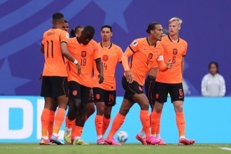 オランダ、試合開始3分に先制！　チュニジアに2点リードで前半終了