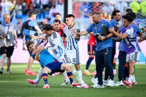 FIFAがパレデスらの出場停止処分を事実上緩和…親善試合でも処分を消化可能、早期代表復帰が可能に