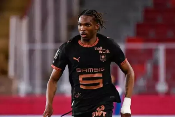 レンヌDFジャケ巡る争奪戦に決着！　リヴァプールが総額約127億円で合意…今夏に加入へ