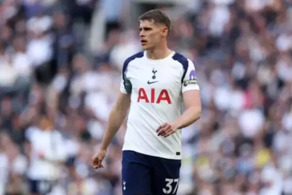 来季CLを見据えるマンU、今夏にCBも補強か…トッテナムからファン・デ・フェン獲得へ？