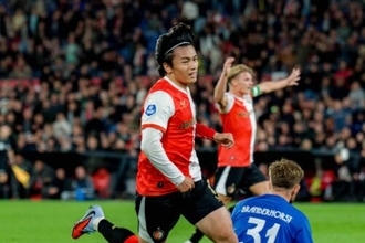 フェイエノールトのEL初陣でメンバー外の上田綺世、ファン・ペルシ監督が理由を説明「休養が必要」