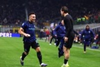 インテルが“イタリア・ダービー”を制す！…ジエリンスキが劇的決勝弾　カルル退場のユヴェントスは追いつくも及ばず