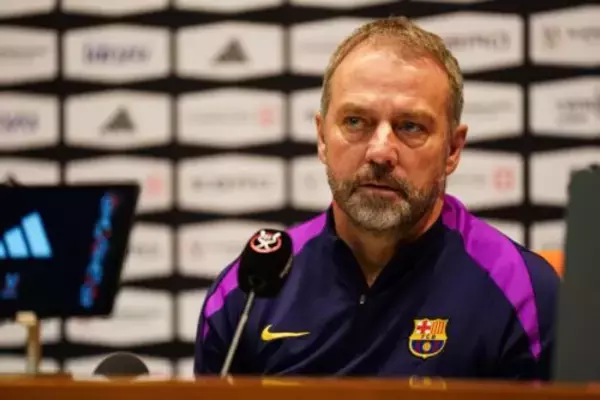 フリック監督が“宿敵”指揮官の退任に言及「彼は素晴らしい監督」　監督という職の不安定さにも持論