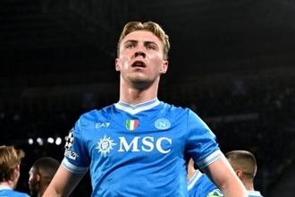 ナポリFWホイルンド、マンUから完全移籍加入へ…コンテ監督＆マクトミネイも残留か