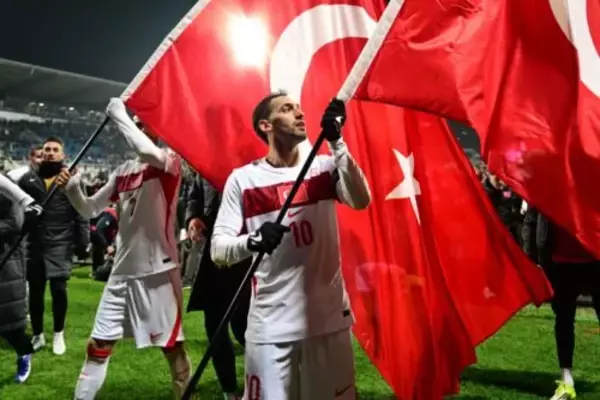 「日韓大会以来24年ぶりのW杯出場！…トルコ代表主将チャルハノール「幼い頃からの夢が叶った」」の画像