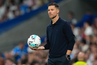 8月度の月間最優秀監督がシャビ・アロンソ氏に決定！　開幕3連勝で指揮官デビュー月に初受賞