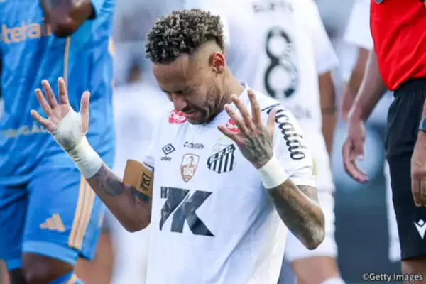 身を削りチームを残留に導いたネイマール「手術を受ける」、注目の去就は「僕の心は常にサントスに」