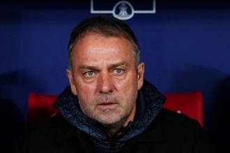 “衝撃ミス”から崩れて4発完敗…バルサ指揮官はホームでの大逆転へ意欲「必ず立ち直る」