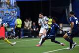 「メッシ、“神トラップ”からW杯通算20ゴール目！　8戦連発で記録更新」の画像1