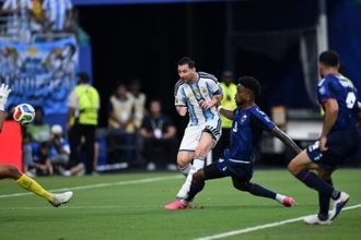 メッシ、“神トラップ”からW杯通算20ゴール目！　8戦連発で記録更新