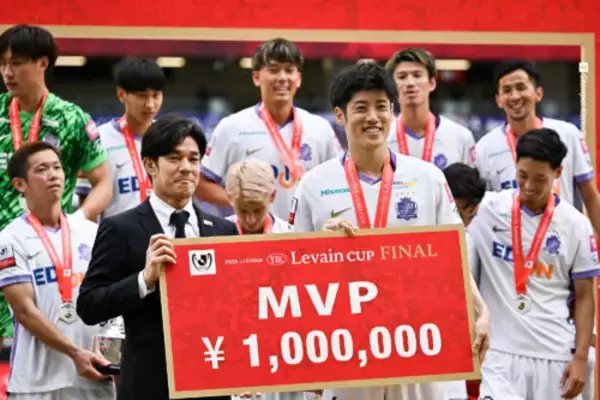 先制弾の荒木隼人、MVP受賞は「そういうキャラではないので驚き」　「翔くんがいいかな」と主将・佐々木を推薦