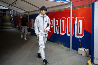 高井幸大、ついにスパーズ移籍後初のベンチ入り！　負傷離脱中の鎌田は欠場