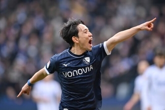 三好康児、今季2度目の先発入りで初ゴール！　首位シャルケ撃破へ導く電光石火の先制弾