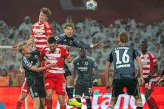 堂安律先発のフランクフルト、新体制はドロー発進…公式戦9試合未勝利に