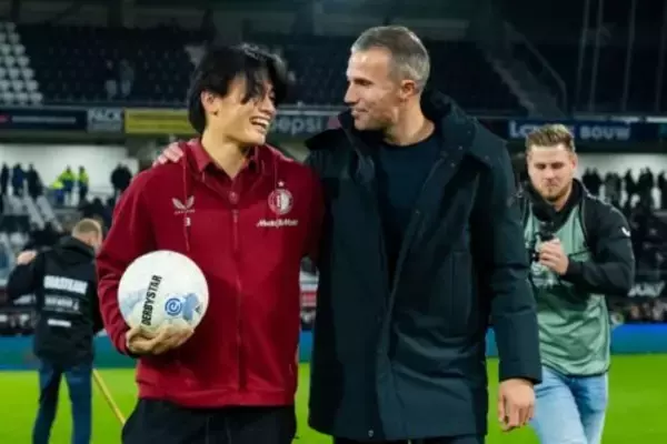 ファン・ペルシ監督、上田綺世＆渡辺剛と約束を交わす「彼らのユニフォームを着てW杯を見る。ただし、オランダ戦は…」