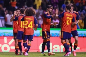 W杯優勝候補のスペイン代表、合計22名を起用しペルー代表撃破！…オヤルサバル＆ぺドリが得点