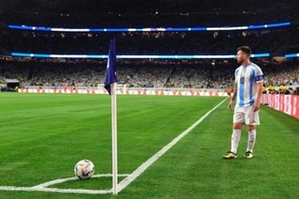 議論が続くCK判定へのVAR導入…FIFA審判委員長が見解示す「重要なのは遅延を許さないこと」