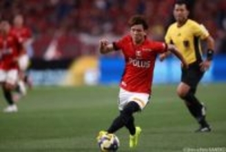 柏、浦和からMF大久保智明を獲得！　リカルド監督らと再会「勝利のために全力を尽くします」