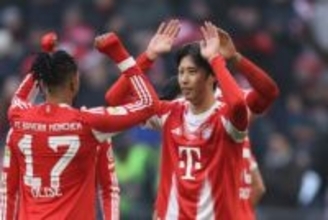 伊藤洋輝の今季初得点でバイエルン先制！　CKからヘディングで豪快にゴール