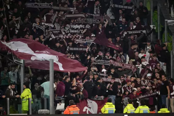 セリエAで下位低迷のトリノサポーター、オーナーへの抗議で練習場前に大量の肥料を投棄