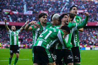 セビリアの街が“緑と白”に染まる！　ベティス、好調MFフォルナルスの活躍で今季最初の“エル・グラン・デルビ”を制す