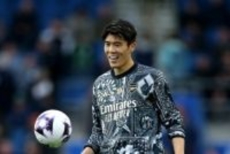 アヤックス指揮官、メンバー外の冨安健洋は「プレー可能までもう数週間必要」