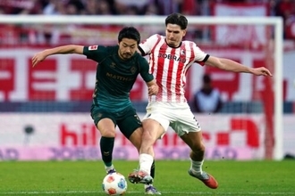 鈴木唯人が途中出場から存在感発揮…新体制のブレーメンを下し、日本人対決を制す