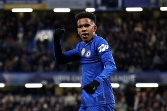 10代でCL初先発から3戦連発は史上3人目！　チェルシーFWエステヴァン「特別な瞬間」