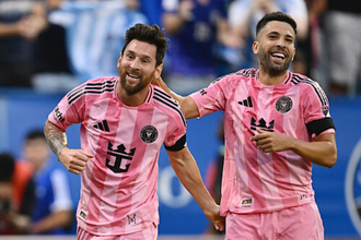 “10”の定めを受け入れるヤマルだが…アルバは「メッシと比べるのは難しい。彼に並べるものはいない」