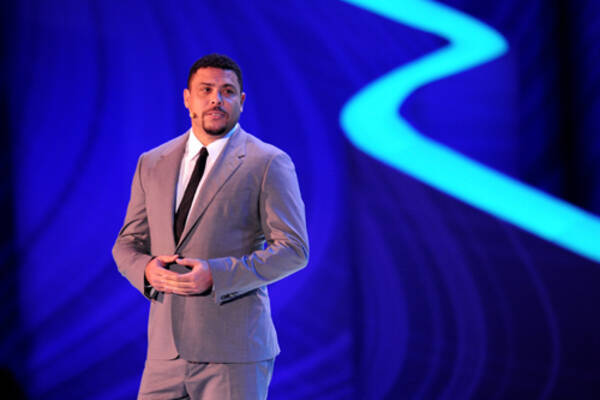 元ブラジル代表fw 怪物 ロナウドが4度目の結婚へ 13年12月9日 エキサイトニュース 元ブラジル代表fw 怪物 ロナウドが4度目の結婚へ 13年12月9日 エキサイトニュース