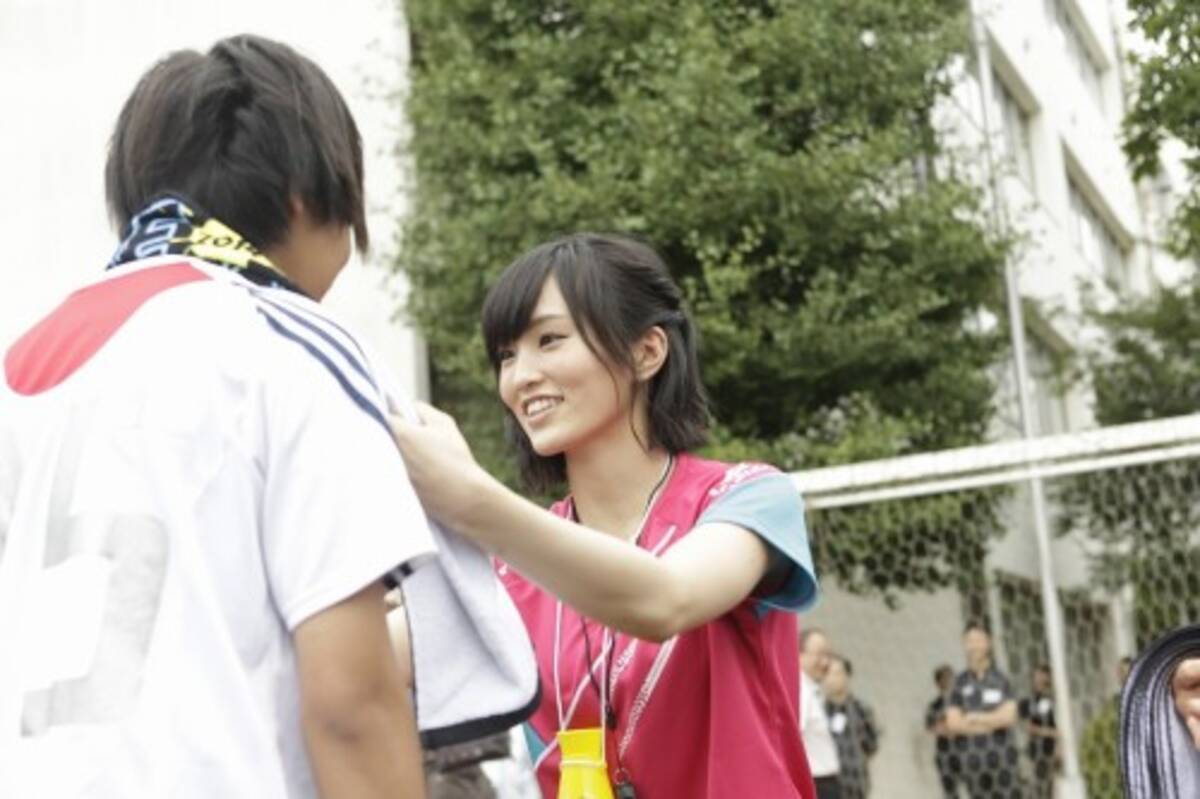 Nmb48山本彩が高校サッカー部をサプライズ訪問 感謝を忘れず頑張って 14年8月29日 エキサイトニュース